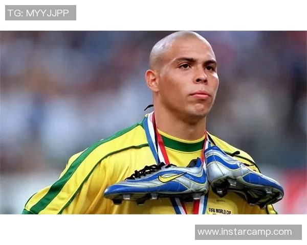 足球明星科斯罗纳尔多的辉煌历程与传奇瞬间回顾