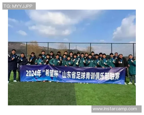 新年贺词中的足球明星祝福与梦想共舞的精彩瞬间