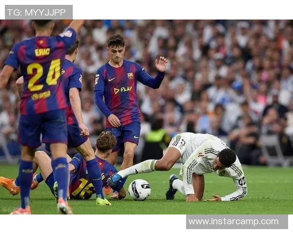 足球明星中的中场大师们如何改变比赛格局与战术风云 足球明星中的中场大师们如何改变比赛格局与战术风云