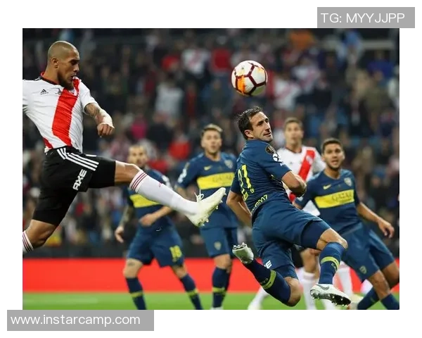 足球明星原地晃人技巧解析与精彩瞬间回顾图集 足球明星原地晃人技巧解析与精彩瞬间回顾图集