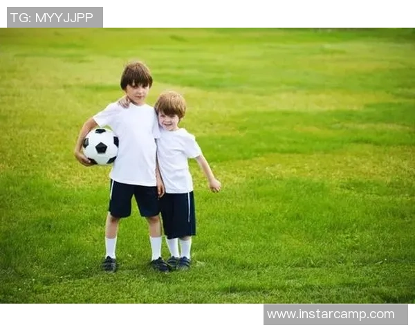 可爱宝宝足球明星服装展示让你的宝贝成为小球星的最佳选择